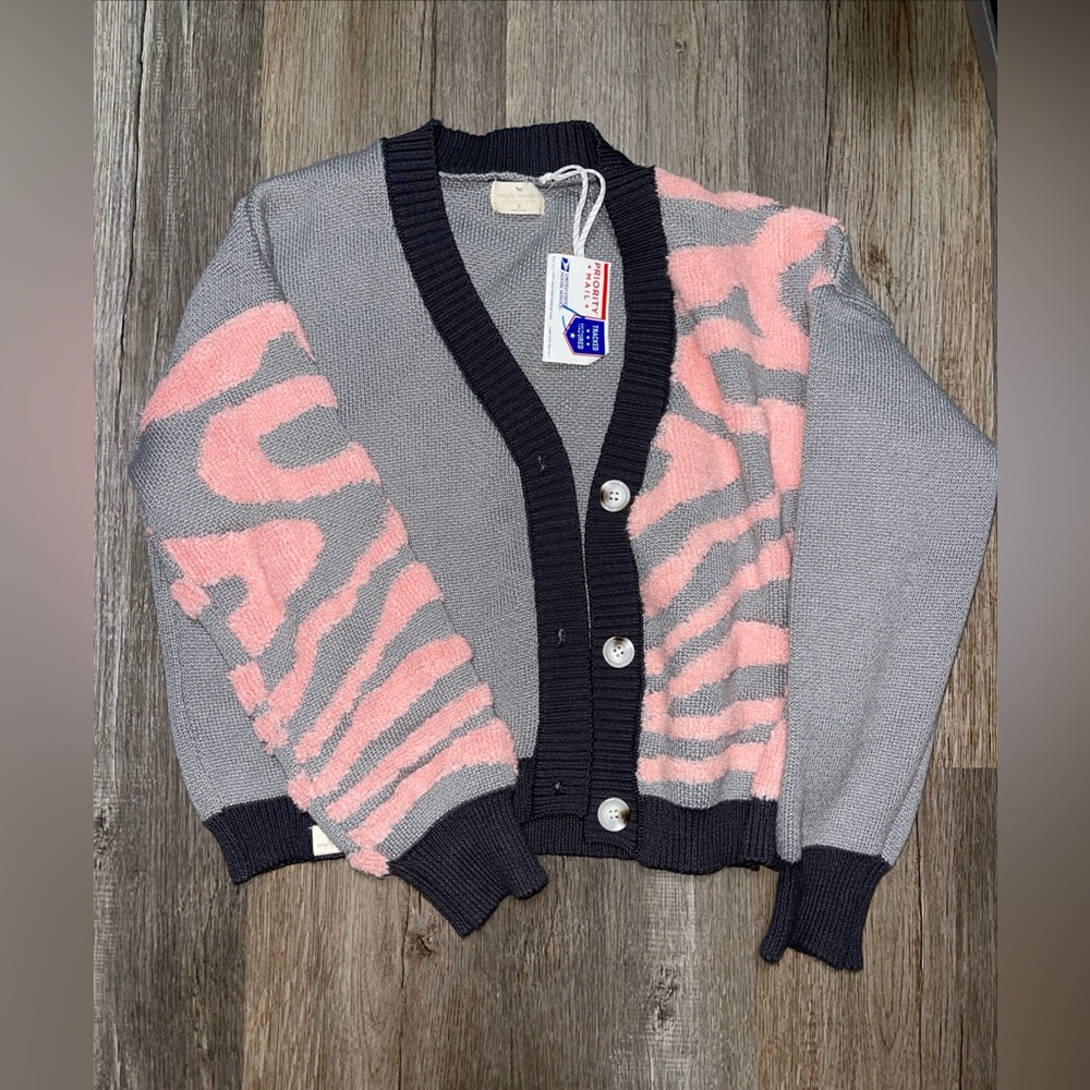 SOLD Simply Southern Gray Pink Abstract Cropped Cardigan Sweater Women's
